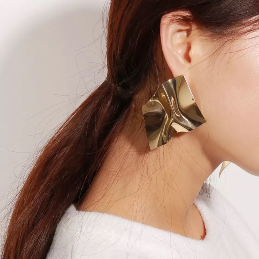 NEW💙💎GOLDEN💛MODERN💛WRINKLED PAPER💛EARRING💎💙 - Picture 3 of 8